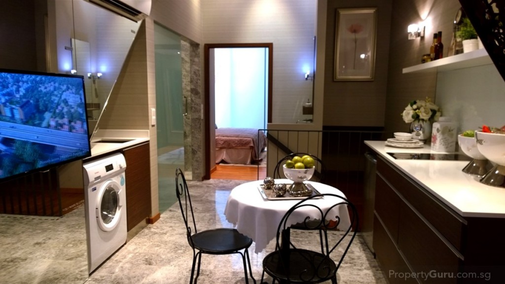  2-bedroom DK upstairs