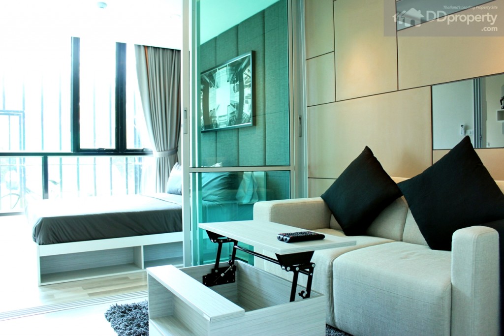 การที่เลือกบานสไลด์แบบ 3 ตอนทำให้ห้องดูเปิดโล่ง และดูกว้างมากขึ้น