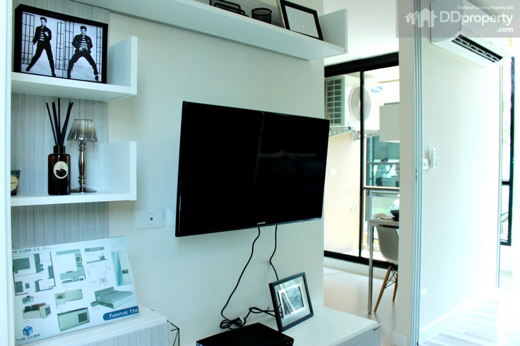 ชั้นวางทีวีบิลท์อินเน้นโทนสีขาว แบบลอยตัว