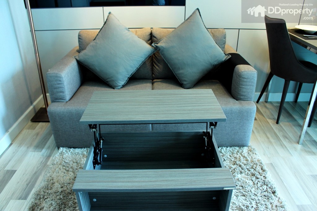 โซฟาแบบ 2 ที่นั่ง ขนาด 150 x 85 x 80 ซม. ของ BOXLAP พร้อมโต๊ะอเนกประสงค์ที่สามารถเปิดปิดได้ ยี่ห้อง LIFT