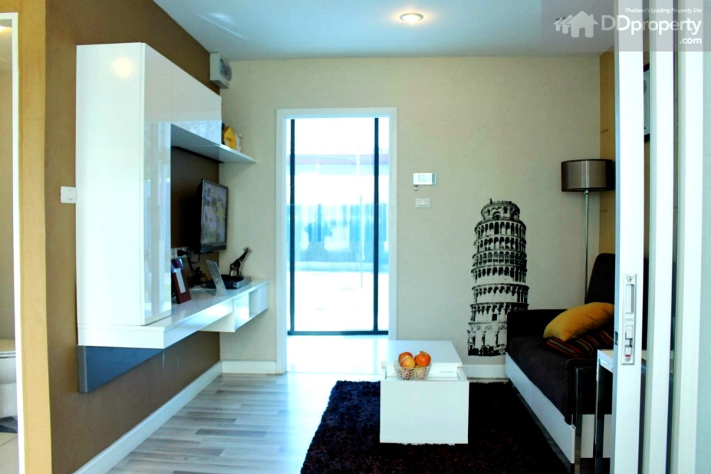 ความสูงจากพื้นถึงเพดานยู่ที่ 2.4 เมตร