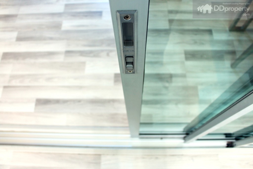 บานกั้นแบบสไลด์ขอบอะลูมิเนียม