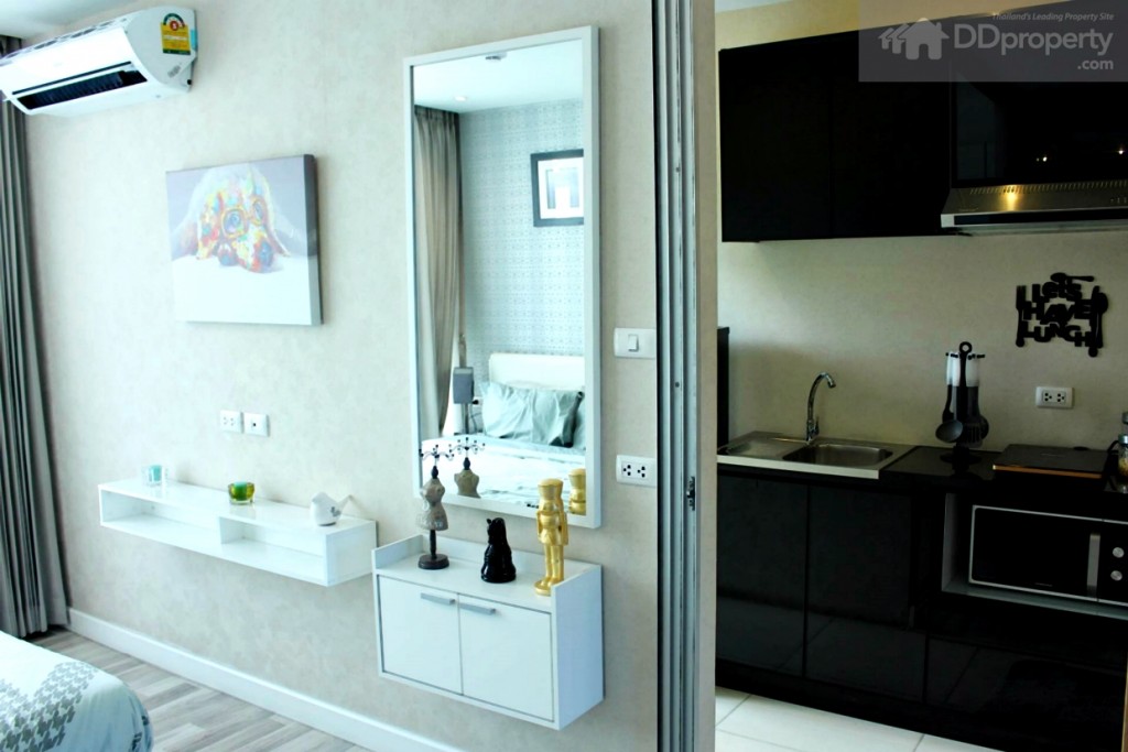 ผนังห้องนอนเป็นยิปซั่มกันระหว่างห้องนอนกับห้องครัว