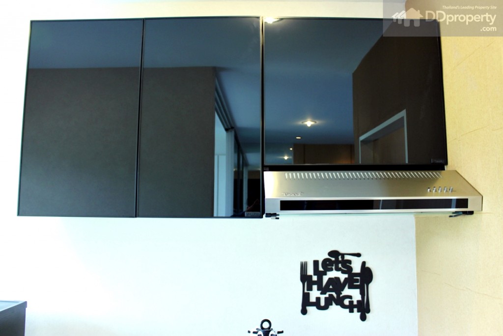 ชั้นเก็บของบิลท์อินแบบลอยตัว