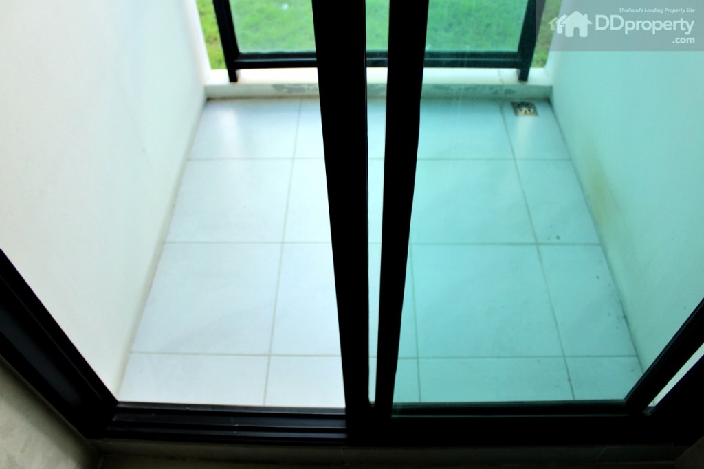 กระจกระเบียงเป็นแบบสีเขียวตัดแสง