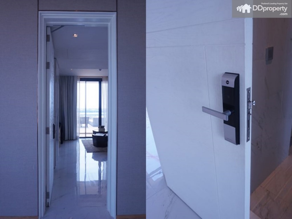 ประตูใช้ระบบ digital doorlock แบรนด์ Yale