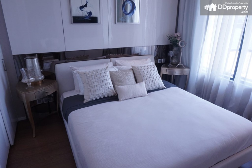 ห้องนอนกว้างพอสำหรับเตียง 5 ฟุตได้