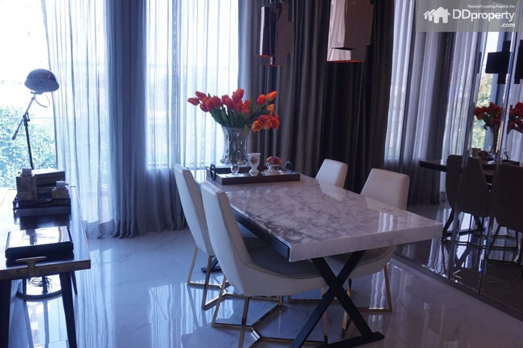 เมื่อเปิดประตูเข้ามาจะพบกับโซนรับประทานอาหาร 