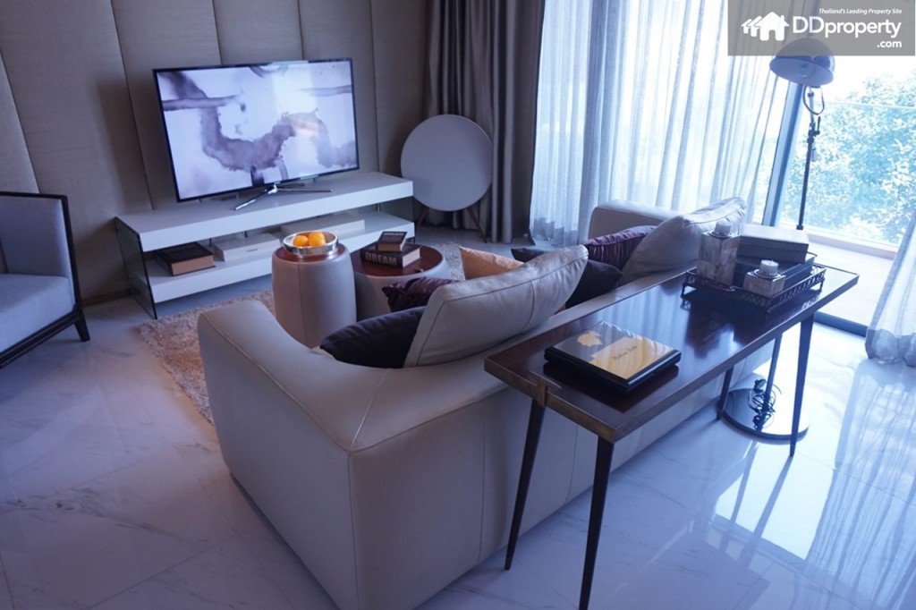 ทางด้านซ้ายของโซนรับประทานอาหารจะเป็นโซนนั่งเล่น