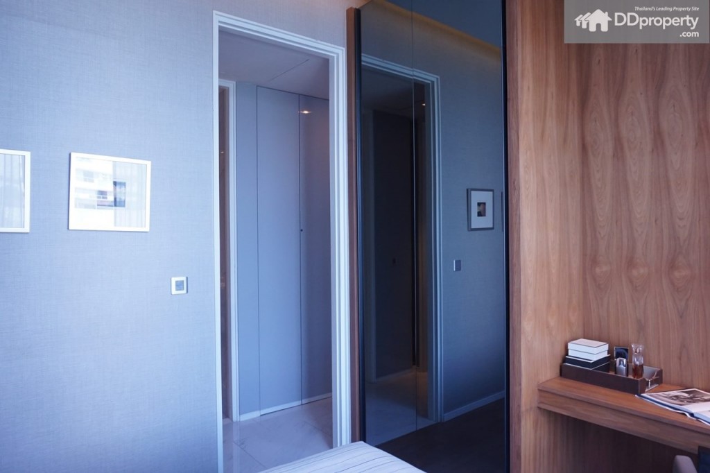 ตู้งานบิลท์อินโครงการแถม (กระจกเงาไม่ได้ติดตั้งให้)