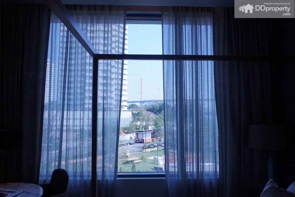 มีหน้าต่างภายในห้องเช่นเดียวกัน