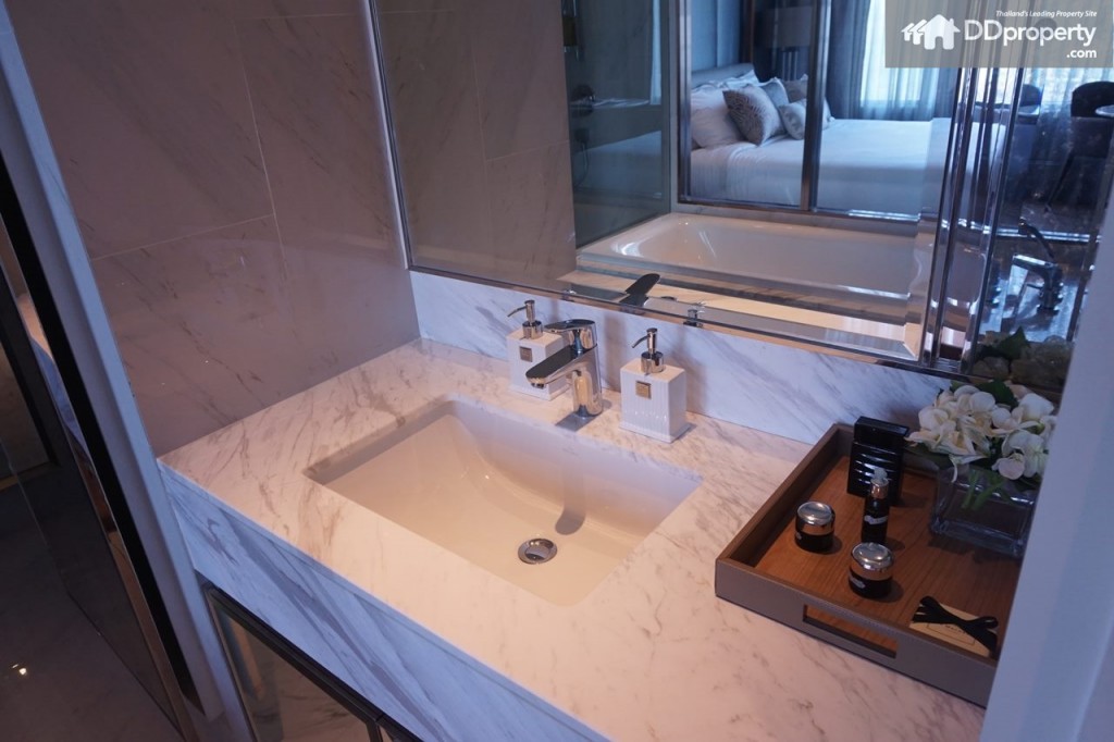 อ่างล้างหน้าแบรนด์ Villeroy & Boch/ ก๊อกน้า Hansgrohe 