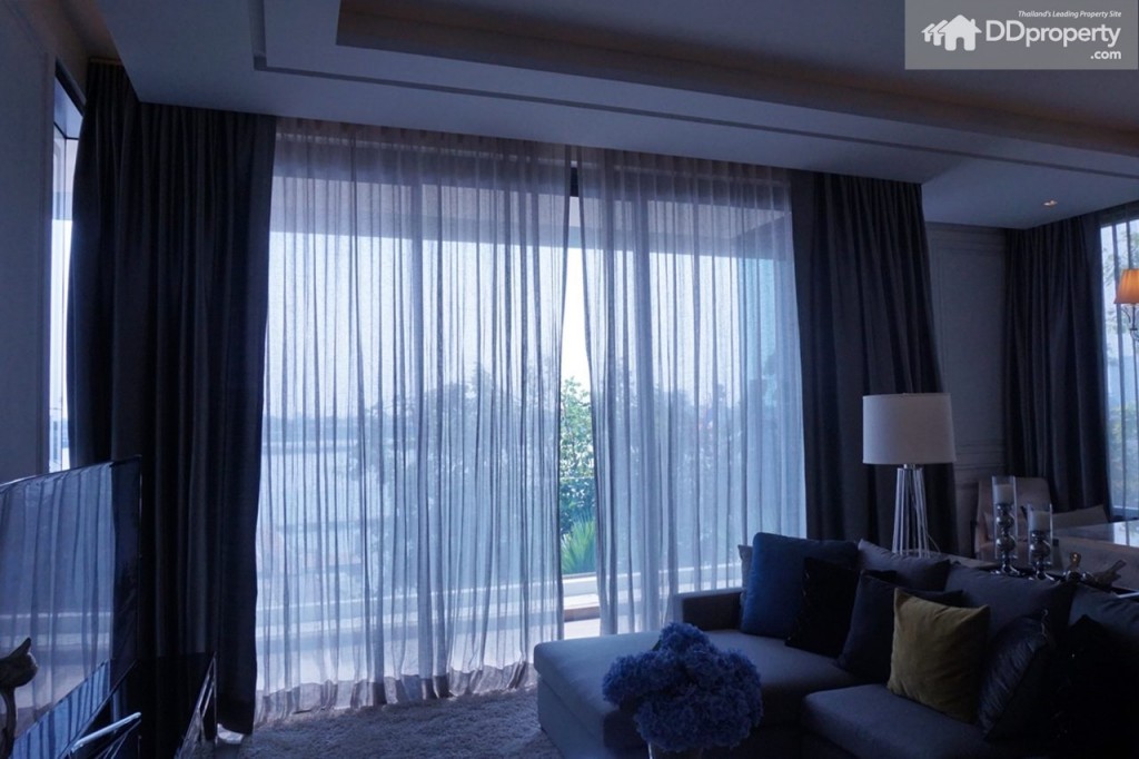 สามารถออกไประเบียงที่มีความกว้างขนาด 3 เมตรจากจุดนี้ได้ 