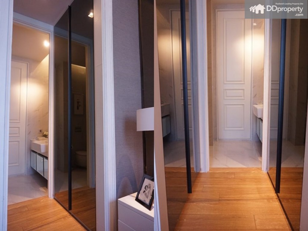 ตู้เสื้อผ้าจะแบ่งเป็น 2 ฝั่ง