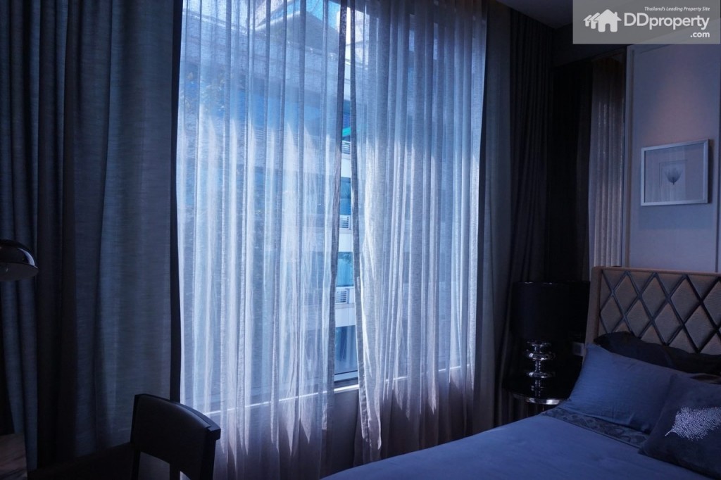 มีหน้าต่างช่วยเพิ่มความโปร่งให้กับห้อง