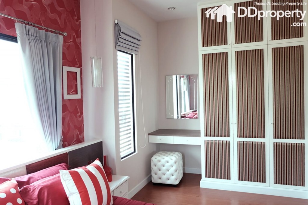 บริเวณที่เหลือค่อนข้างกว้างสามารถต่อเติมงานบิลท์อินตู้เสื้อผ้าและโต๊ะเครื่องแป้งได้