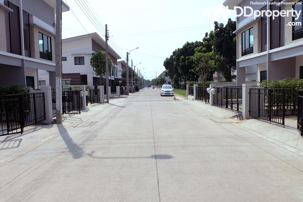 ถนนในซอยย่อย กว้าง 8 เมตร