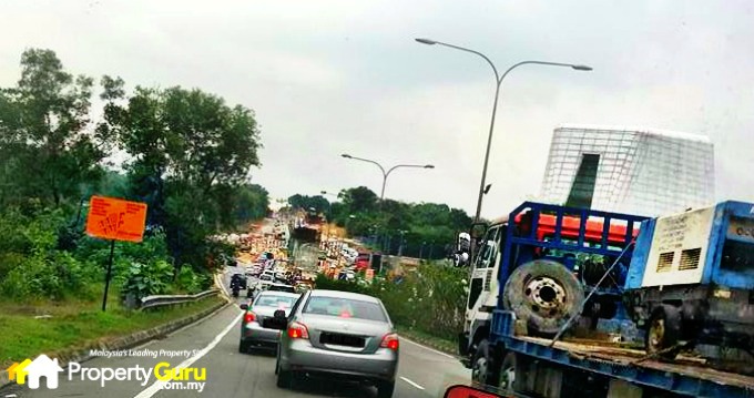 Pavilion Bukit Jalil City, is a mere 5km away from Duet Residence. But it is not just Bukit Jalil City that is in the midst of construction, there are many others going on in and around the same spots at the same time, which means digging and building have reached both sides of the highway as well as smack in the middle