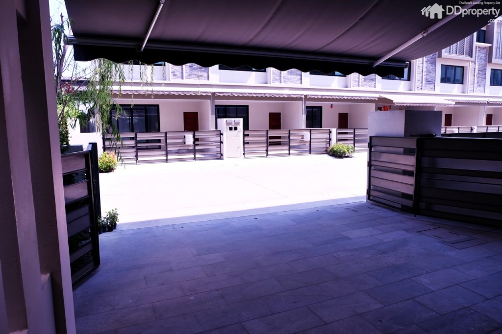 สามารถจอดรถได้ 2 คัน