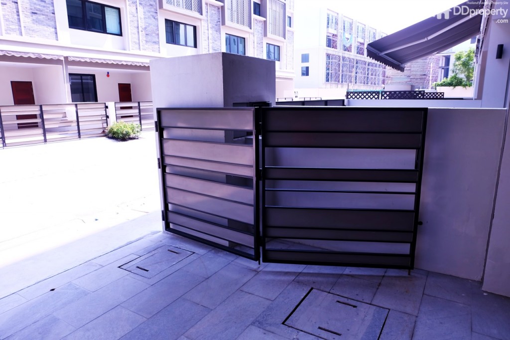 รั้วประตูบานพับล็อคเป็นข้อลำดับชั้น