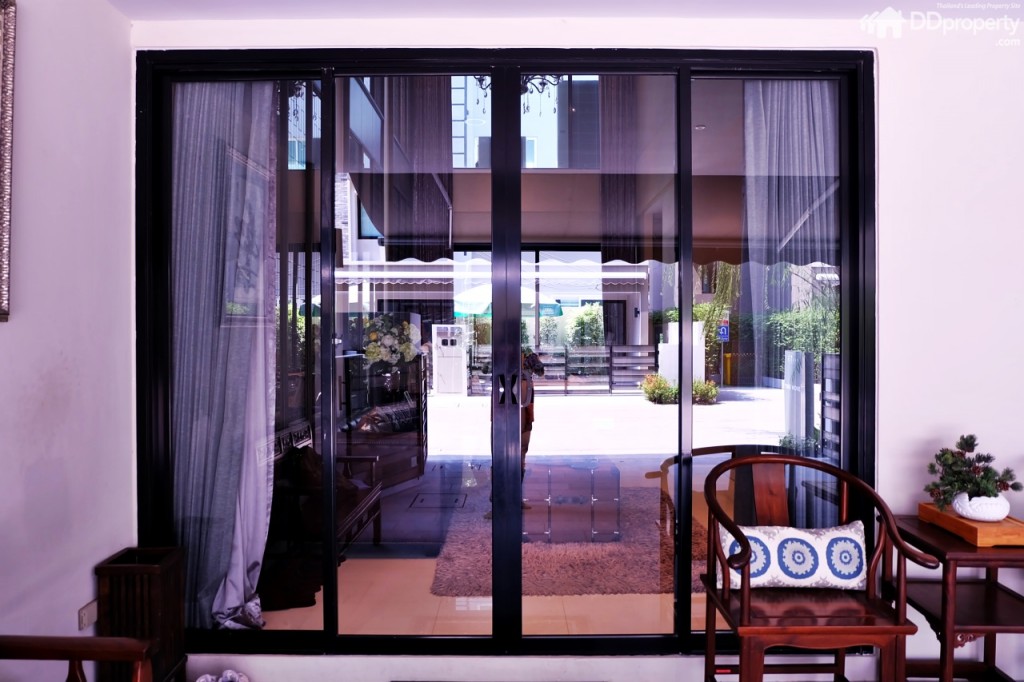 ประตูทางเข้าแบบเลื่อน