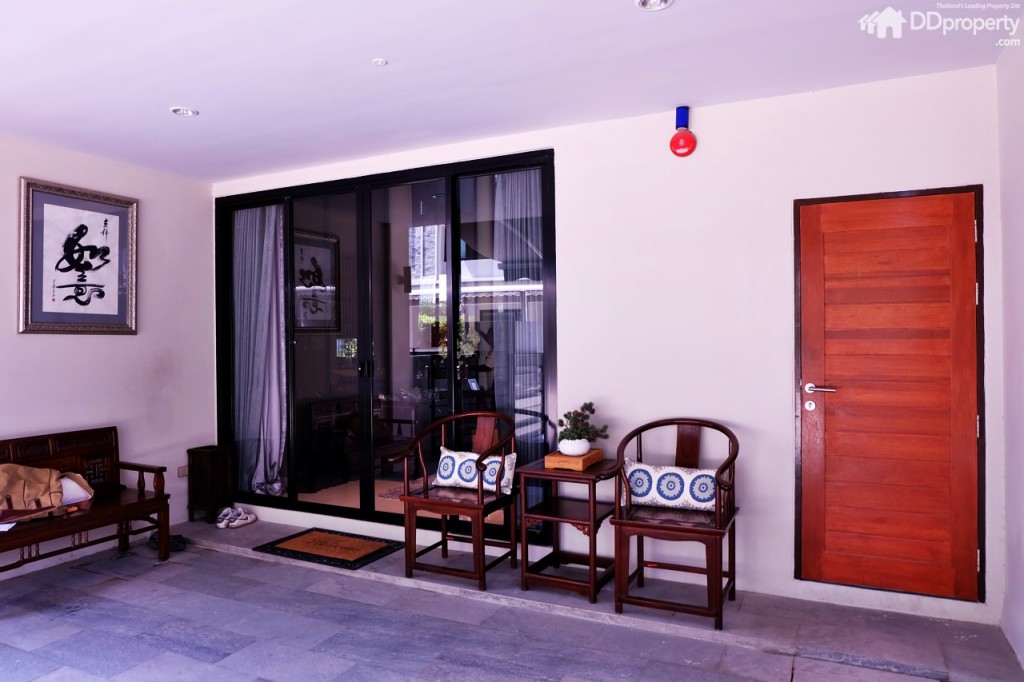 ริมขวาเป็นห้องเก็บของ