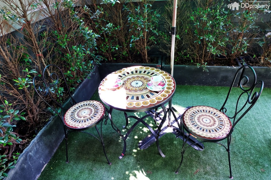 เนื้อที่กว้างพอสำหรับจัดวางมุมโต๊ะน้ำชา (พื้นที่สีเขียวโครงการไม่ด้แถม)