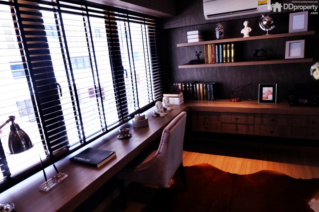 ชั้นลอยจะมีห้องอเนกประสงค์ไว้รองรับการใช้งาน (โครงการให้ไอเดียเป็นห้องทำงาน)