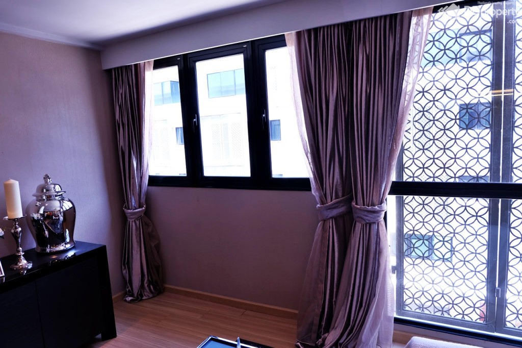 มี façade กันแดดในชั้น 3 เช่นเดียวกัน