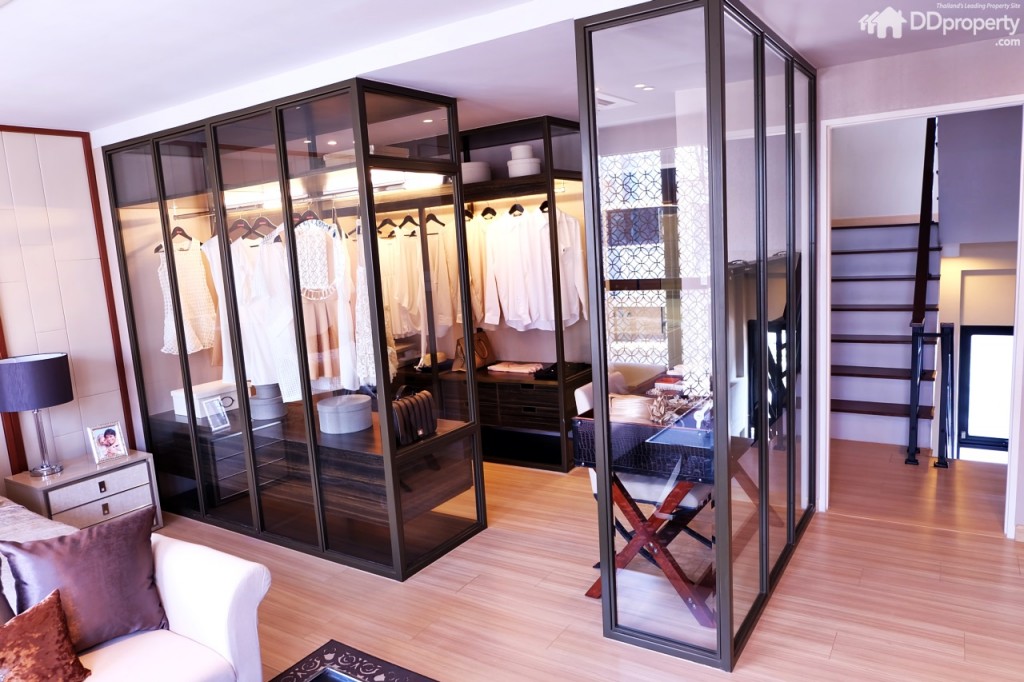 พื้นที่ของชั้นเหลือกว้างพอในการทำ Walk-in closet (โครงการแต่งเป็นไอเดียให้ดู)