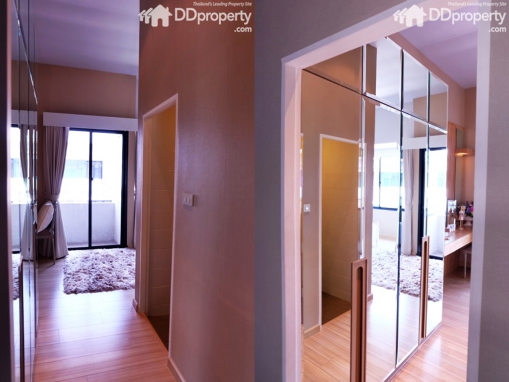 ที่ห้องริมซ้าย บริเวณทางเข้าห้องสามารถจัดวางตู้เสื้อผ้าได้ (โครงการให้เป็นห้องเปล่า)