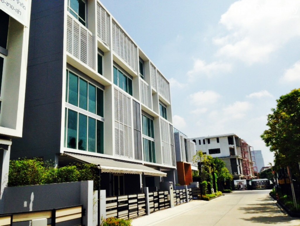 ถนนในซอยมีความกว้าง 6 เมตร