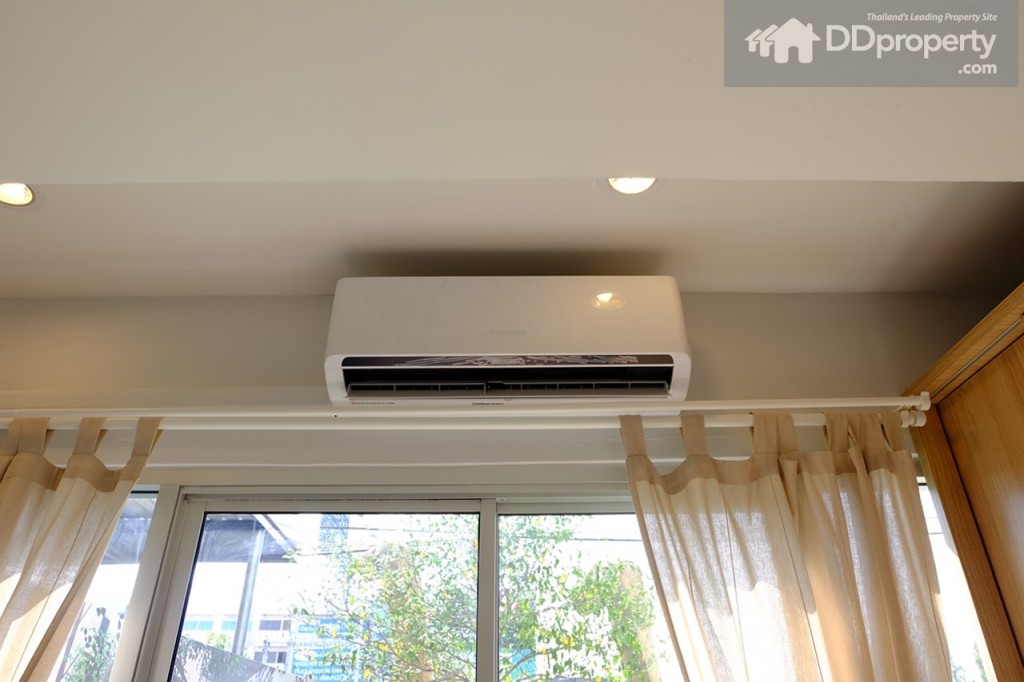 แอร์ขนาด 12,000 btu แถมให้ส่วนแบรนด์ยังไม่คอนเฟริม์