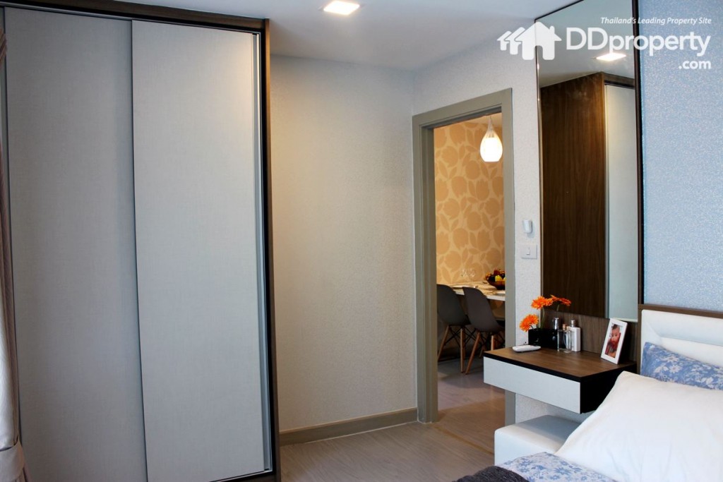 ตู้เสื้อผ้าบิวท์อินภายในห้องนอน