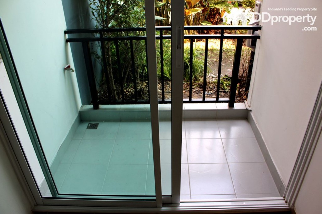 ระเบียงขนาด 1 x 1.7 เมตร