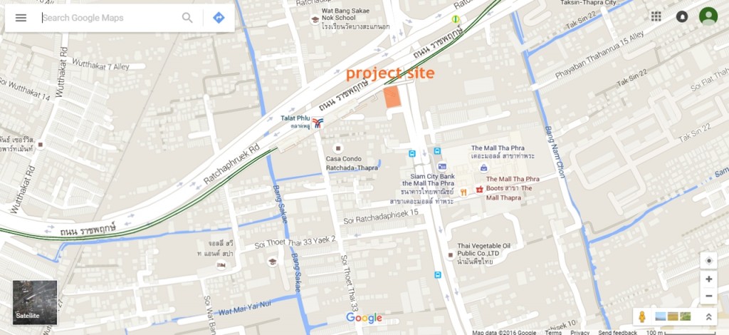 หากเดินทางด้วยรถไฟฟ้าบีทีเอสจะสะดวกมากเนื่องจากโครงการอยู่ห่างจากบีทีเอสตลาดพลูเพียงแค่ 80 เมตร (เลือกลงทางออกที่ 3)