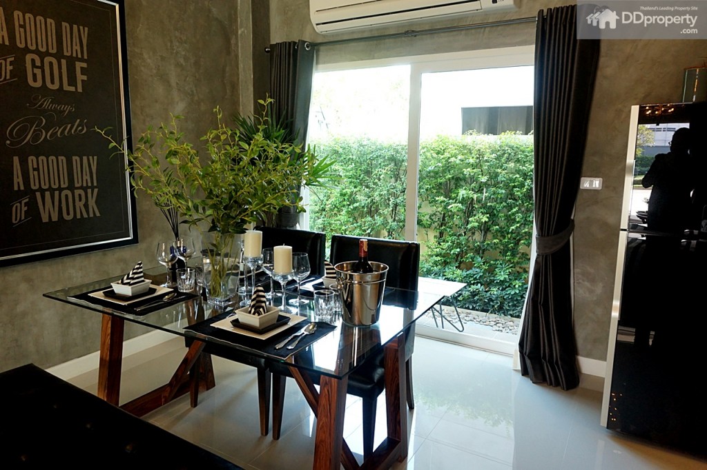 Town AvenueDSC06193-067