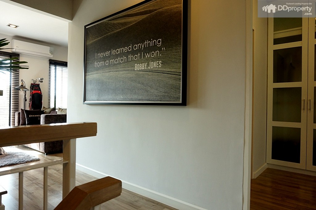 Town AvenueDSC06201-075