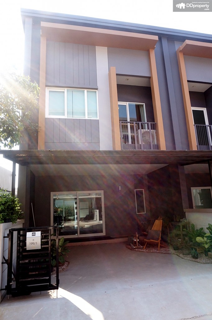 Town AvenueDSC06227-100