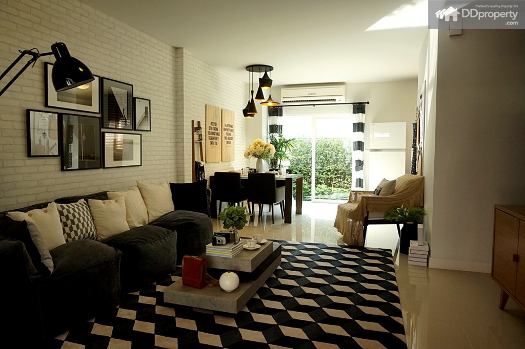 Town AvenueDSC06234-107