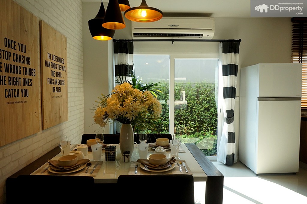 Town AvenueDSC06238-111