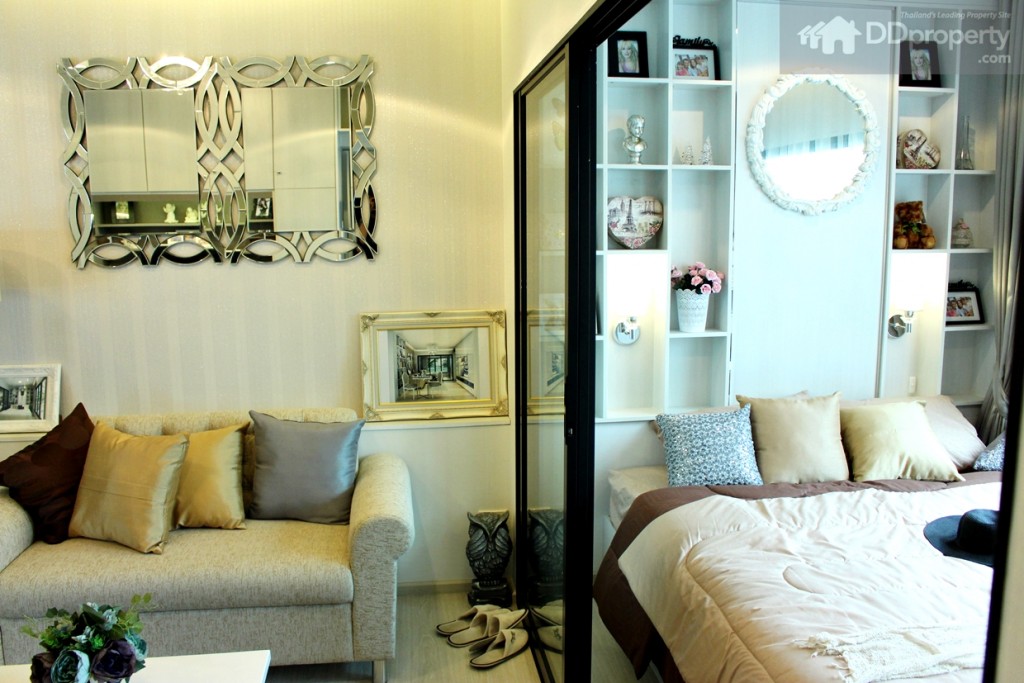 พื้นที่ระหว่างห้องนั่งเล่นและห้องนอน