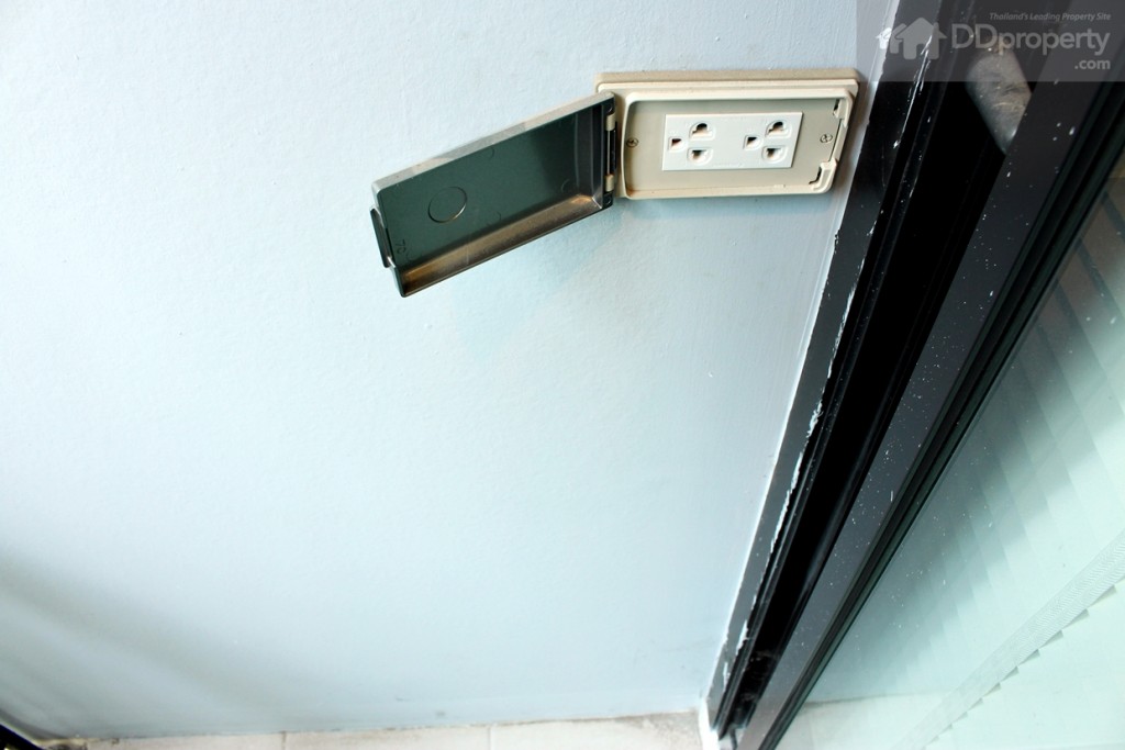 มีการเดินปลั๊กไฟเพื่อตั้งเครื่องซักผ้าได้ทุกแบบที่ระเบียง