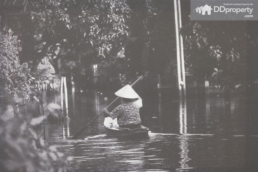 พื้นที่เดิมเป็นสวนขนาบสองข้าง