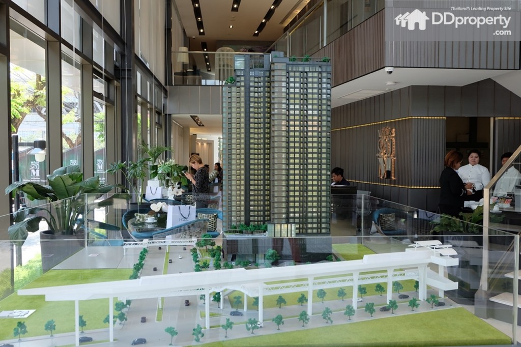 โครงการหันหน้าออกไปทางทิศเหนือซึ่งเป็นเส้นรถไฟฟ้าบีทีเอส