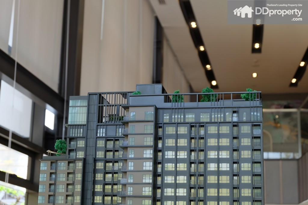 พื้นที่ส่วนกลางชั้นดาดฟ้า: co-working space, glass house, e-library, sky lounge