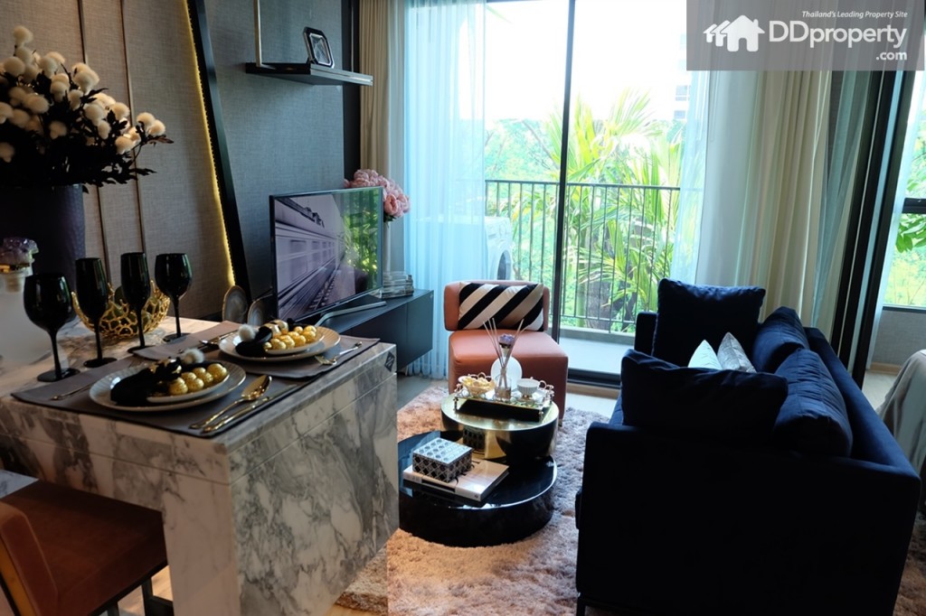 ติดกับโซนครัวด้านในเป็นส่วนของ living room ขนาดกว้างยาวของโซนนี้ประมาณ 3x3 เมตร