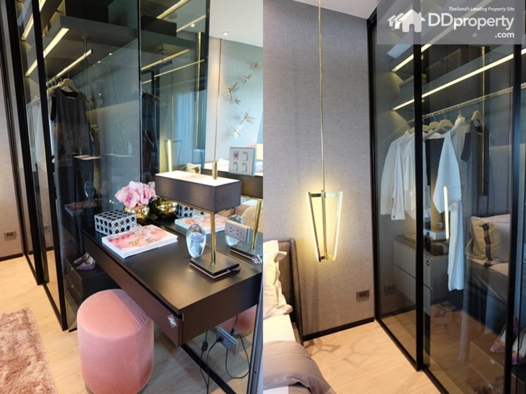 ทางโครงการให้ไอเดียว่าข้างตู้เสื้อผ้าสามารถเติมเป็นโต๊ะเครื่องแป้งได้