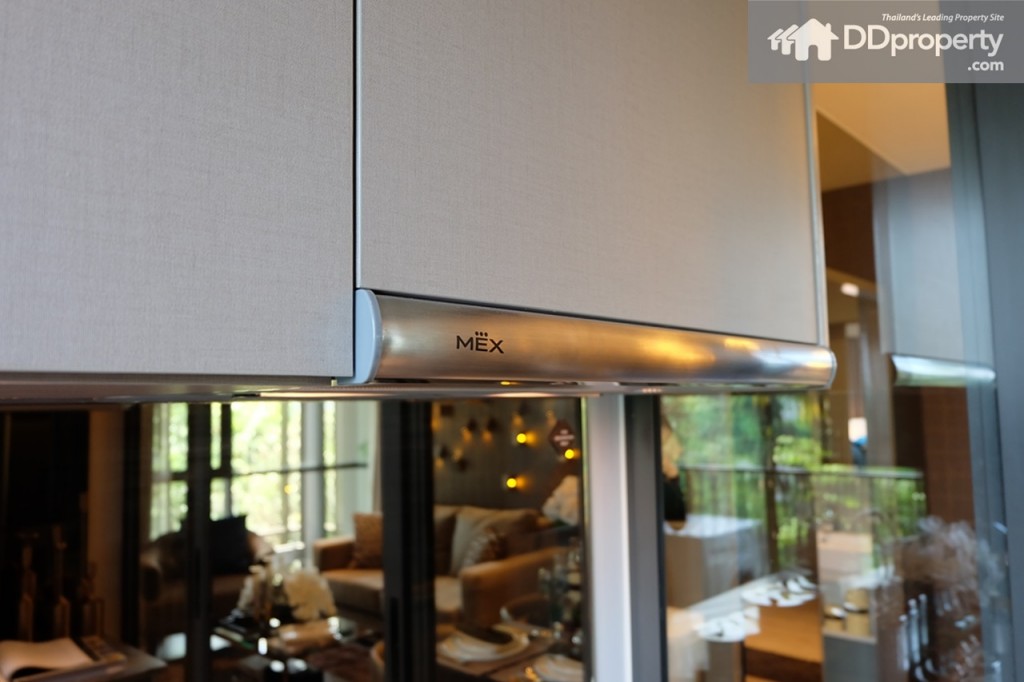 ที่ดูดควันติดตั้งครัวฝั่งขวา