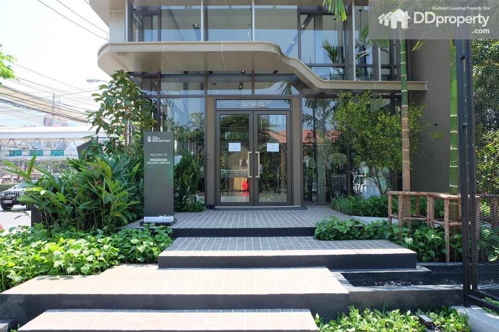 ด้านหน้าสำนักงานขายตกแต่งด้วยพืชผักสวนครัว (โครงการจริงก็จะถูกตกแต่งในลักษณะนี้เช่นกัน)